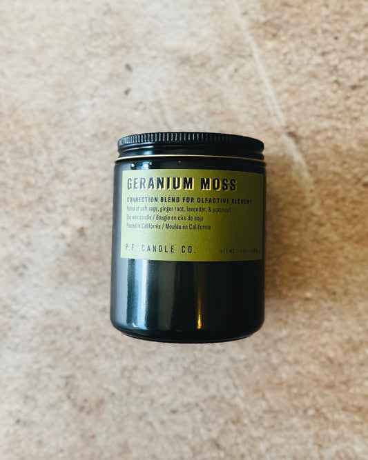 KERTI geranium moss frá P.F. Candle Co. Eu
